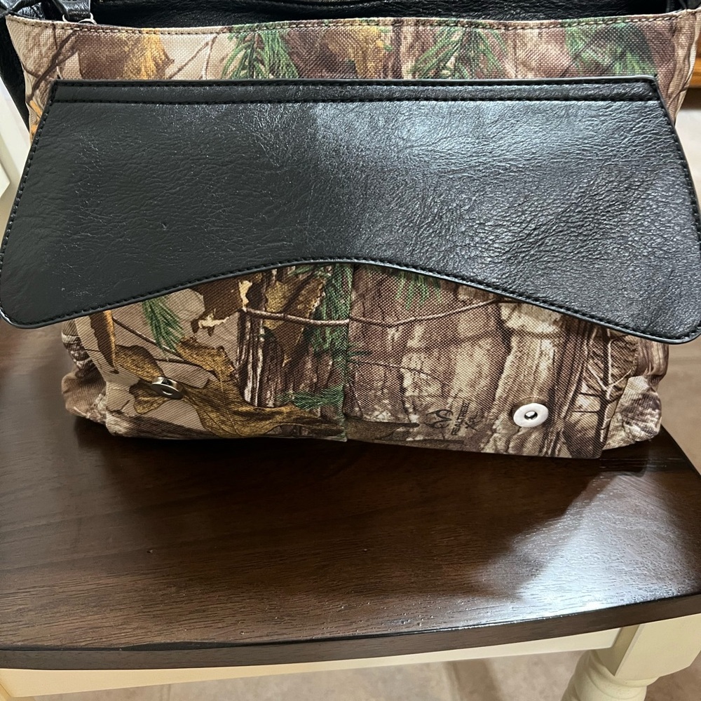 REALTREE Concealed Carry Handbag - Picture 12 of 16